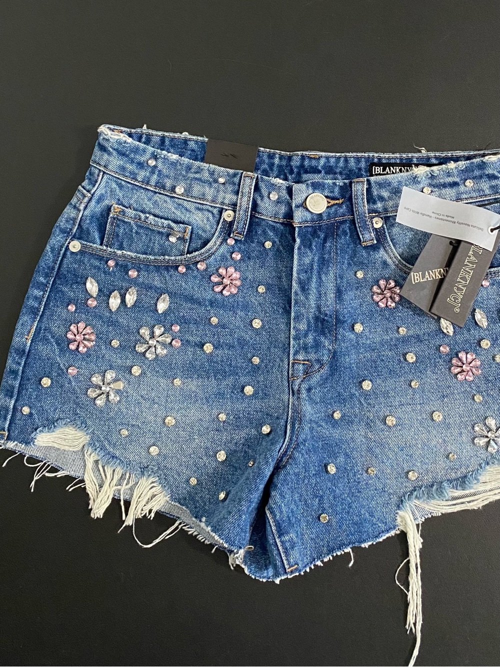 New Blank NYC Rhinestone Studded Floral Embellished Jean Shorts Size 26 - Picture 6 of 13